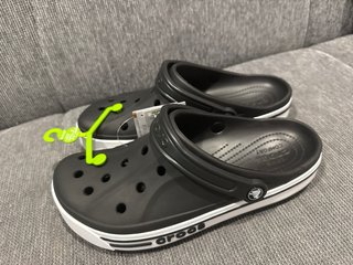 Sandalias Crocs Talla 43 /44 Negro/Blanco