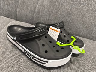 Sandalias Crocs Talla 43 /44 Negro/Blanco