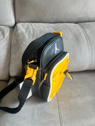 Bandolera Jordan Negra y Amarilla Nueva