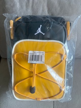 Bandolera Jordan Negra y Amarilla Nueva