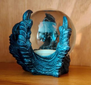 Bola de Cristal con Dragón Gótico