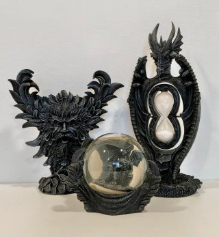 Bola de Cristal con Dragón Gótico