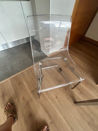 Mesa cristal y 2 sillas metacrilato