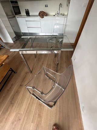 Mesa cristal y 2 sillas metacrilato