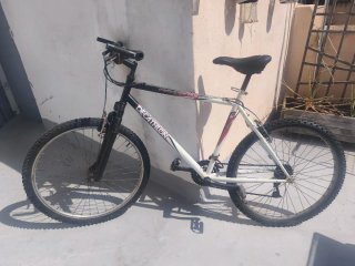 Bicicleta Decathlon 26 Negra/Blanca