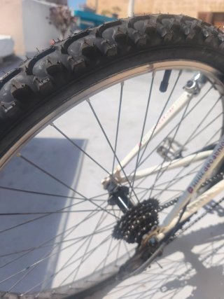 Bicicleta Decathlon 26 Negra/Blanca