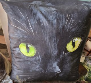 Almofada decorativa gato preto olhos verdes