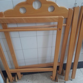 Mini cuna de madera con ruedas