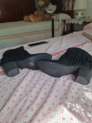 Botines negros con flecos