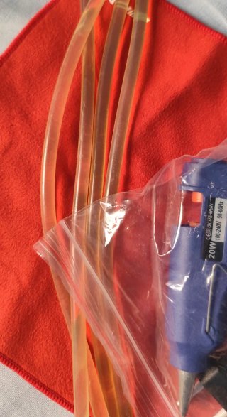 Pistola Silicona Caliente 20W + Barras