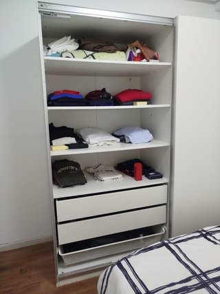 Armario blanco de madera
