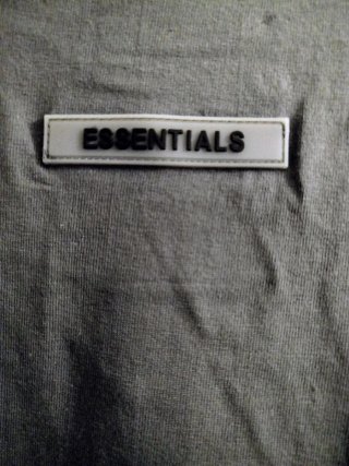 Camiseta Essentials Manga Larga Gris