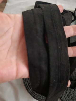 Sandalias negras con tiras cruzadas