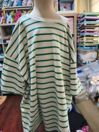 Camiseta de rayas verde y blanco