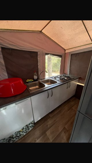 Caravana fija con avance en camping Medina Sidonia