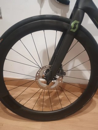 Bicicleta Scott Addict 20.  Ruedas carbono. Favero