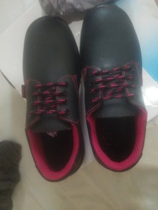 Zapatos de construcción Cipisa negros y rojos