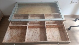Mesa de centro de madera y cristal