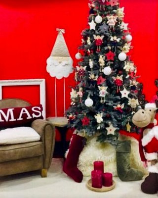 Árbol de Navidad con Decoración