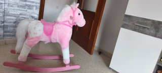 Caballo balancín rosa para niños