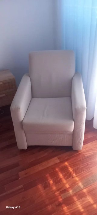 Sillón beige de tela