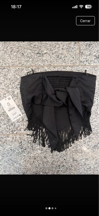 Top Stradivarius con flecos negro