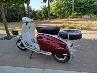 Lambretta 150 CC  Beige/Burdeos