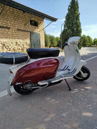 Lambretta 150 CC  Beige/Burdeos
