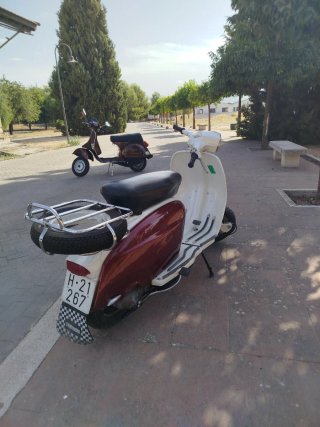 Lambretta 150 CC  Beige/Burdeos