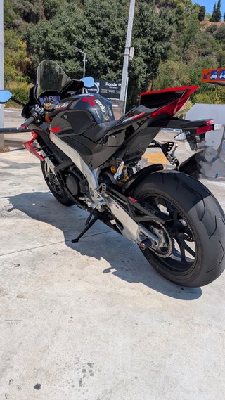 Aprilia RSV4 1100 Factory 2023