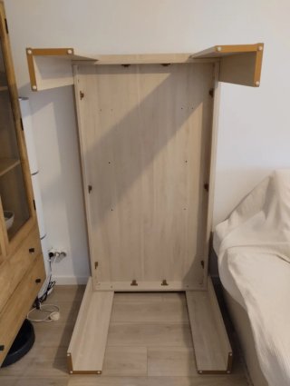 Mesa de comedor de madera beige