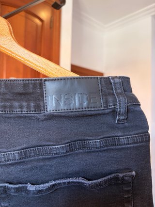Pantalones cortos vaqueros negros desgastados