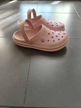 Crocs rosas mujer