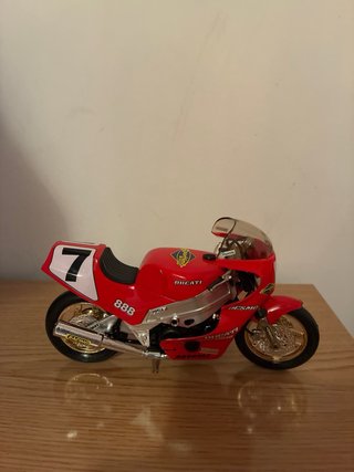 Maqueta Moto escala 1/10 Ducati 888