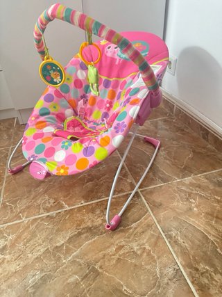 Hamaca para bebé con sonajero y arco de juegos