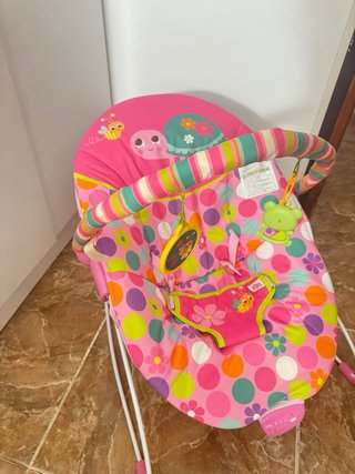 Hamaca para bebé con sonajero y arco de juegos