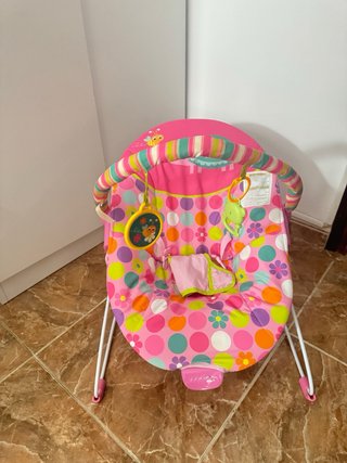 Hamaca para bebé con sonajero y arco de juegos