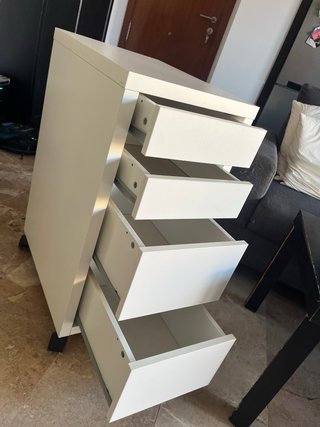 Cajonera MICKE IKEA con ruedas