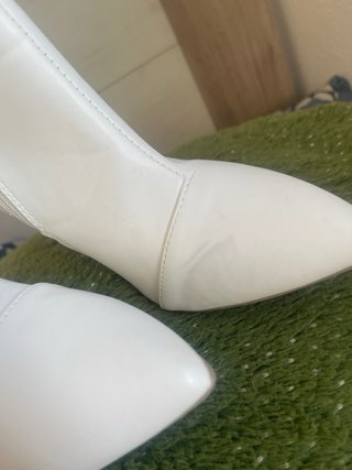 Botines blancos elegantes tacón fino