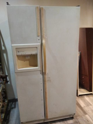 Nevera blanca con dispensador de agua