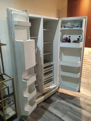 Nevera blanca con dispensador de agua