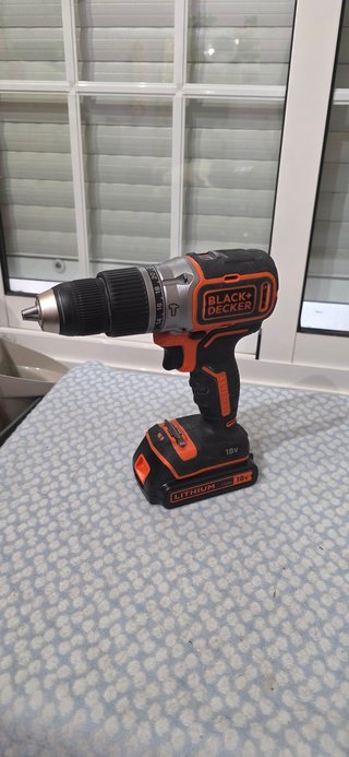 Taladro Percutor Black+Decker 18V Brushless