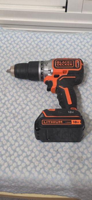 Taladro Percutor Black+Decker 18V Brushless