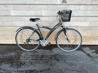 Bicicleta de ciudad negra