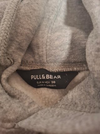 Sudadera gris con rayas verdes
