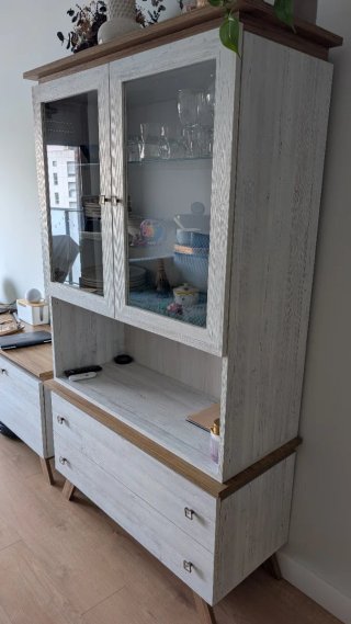 Vitrina de madera y cristal