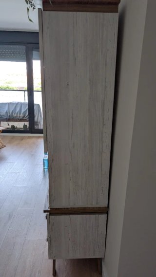 Vitrina de madera y cristal