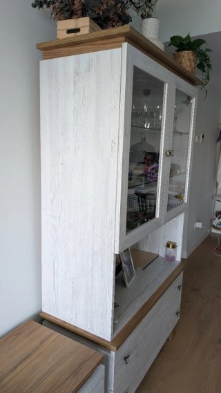 Vitrina de madera y cristal