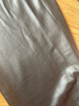 Pantalones efecto piel Bershka negros