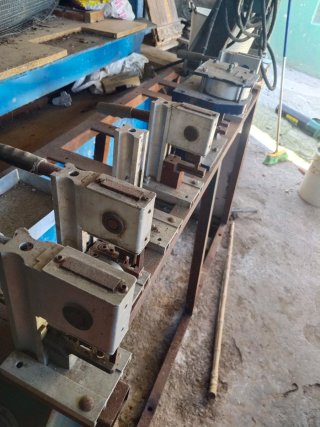 Máquina de troquelar neumática